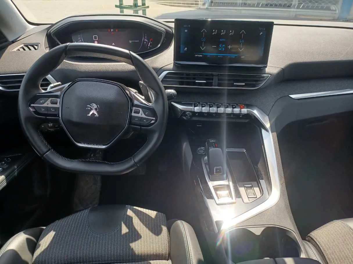 Car image 16