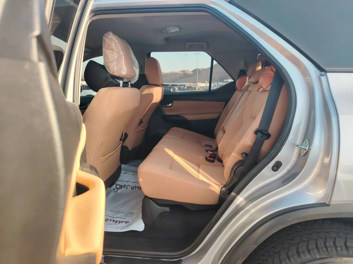 Car image 15