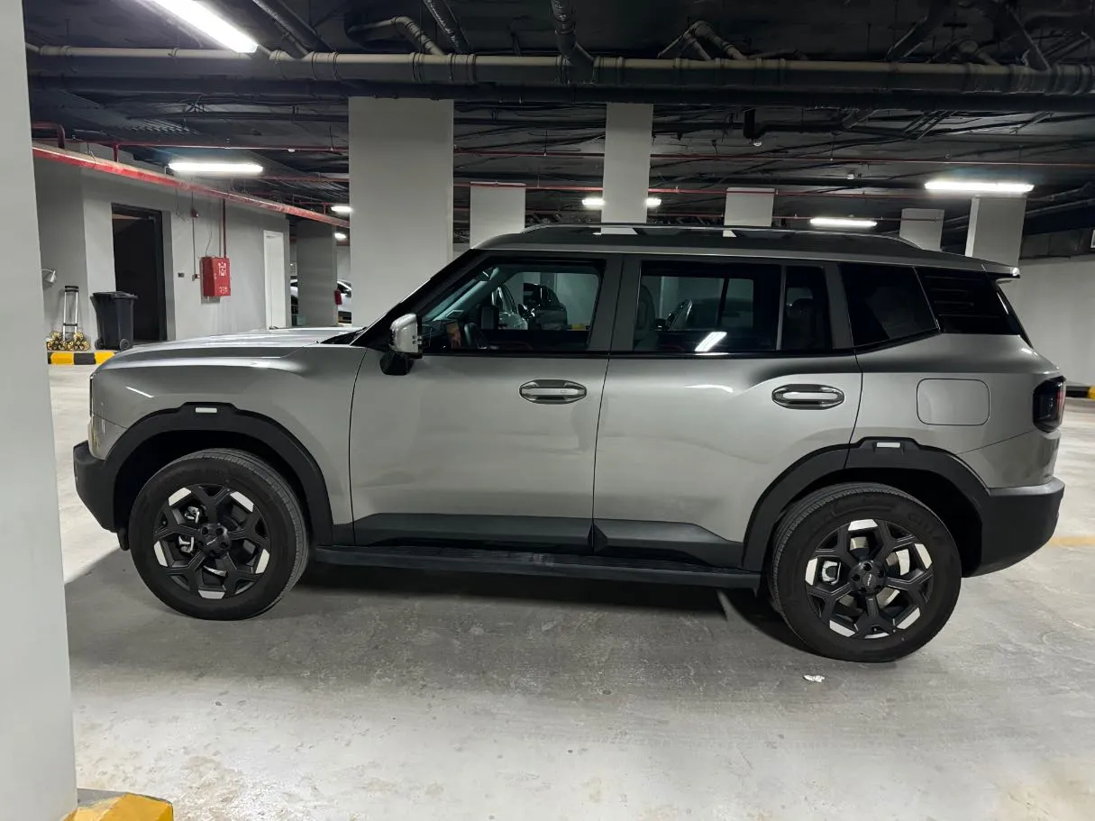 Car image 8