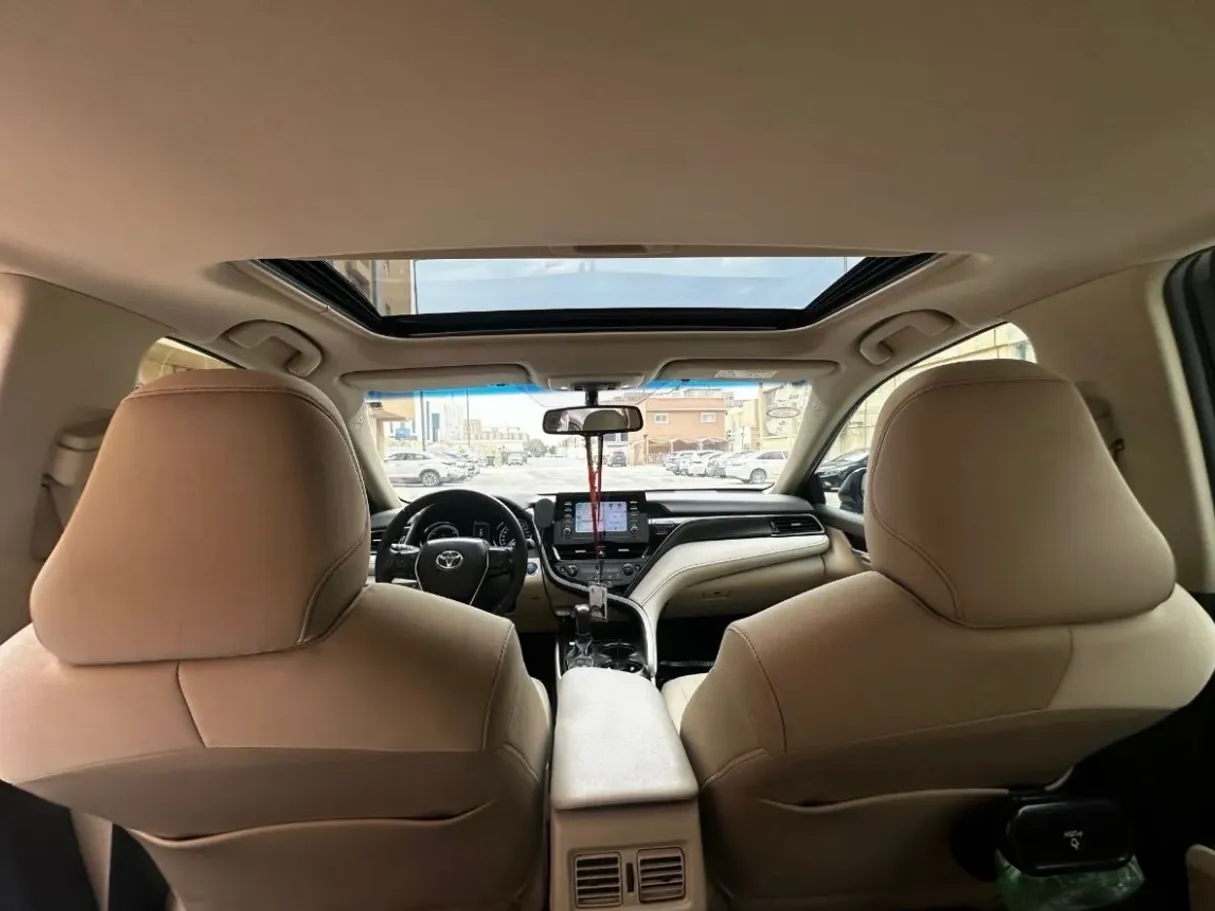Car image 5