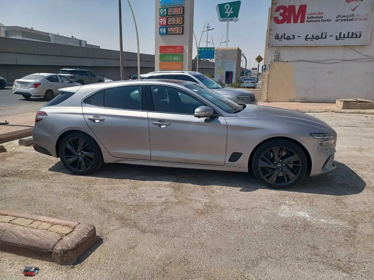 Car image 4