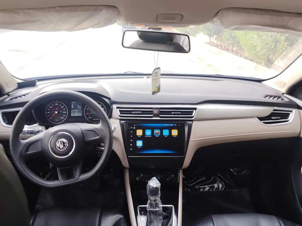 Car image 17