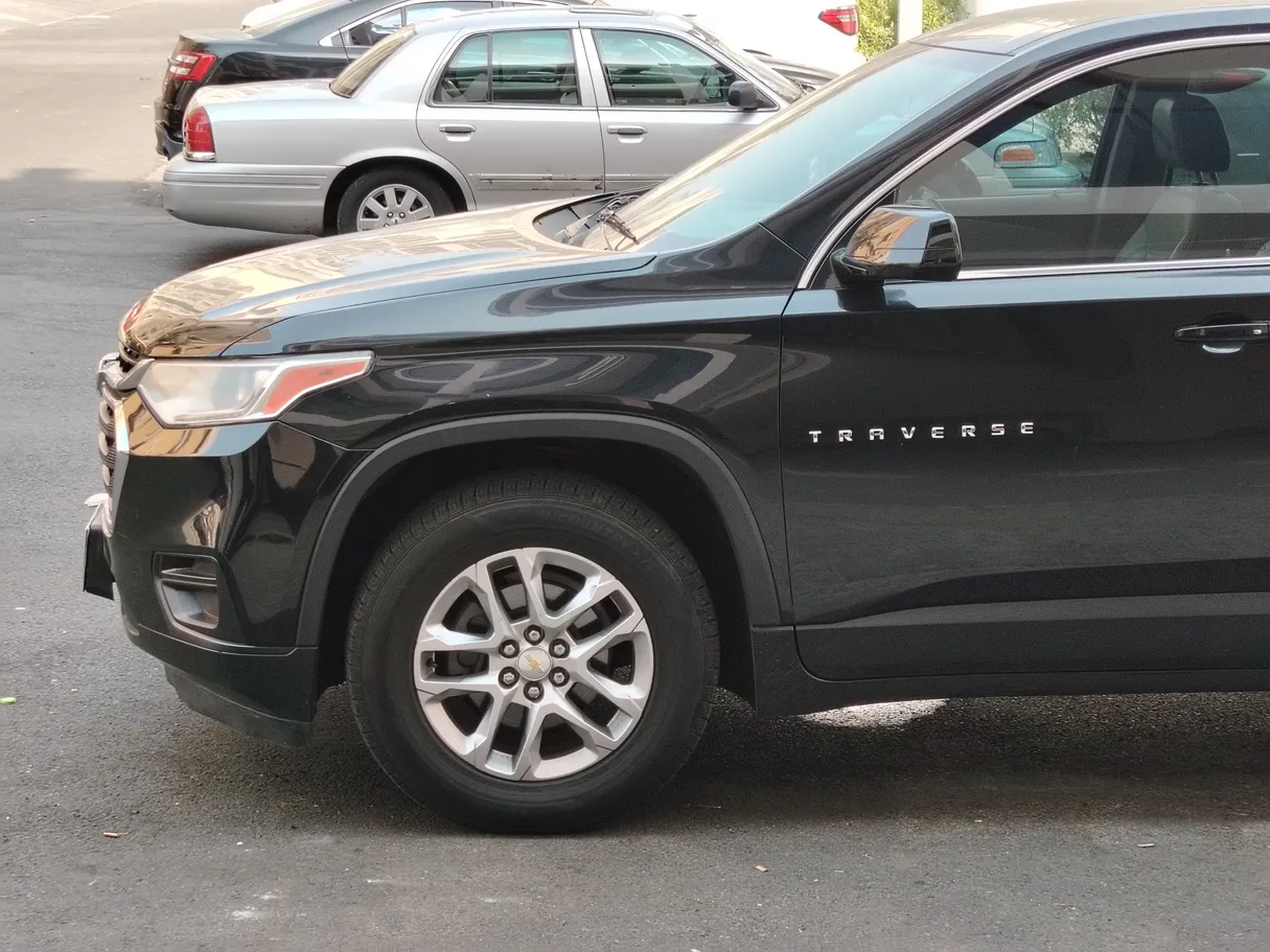Car image 9