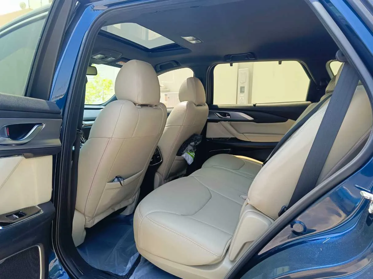Car image 18