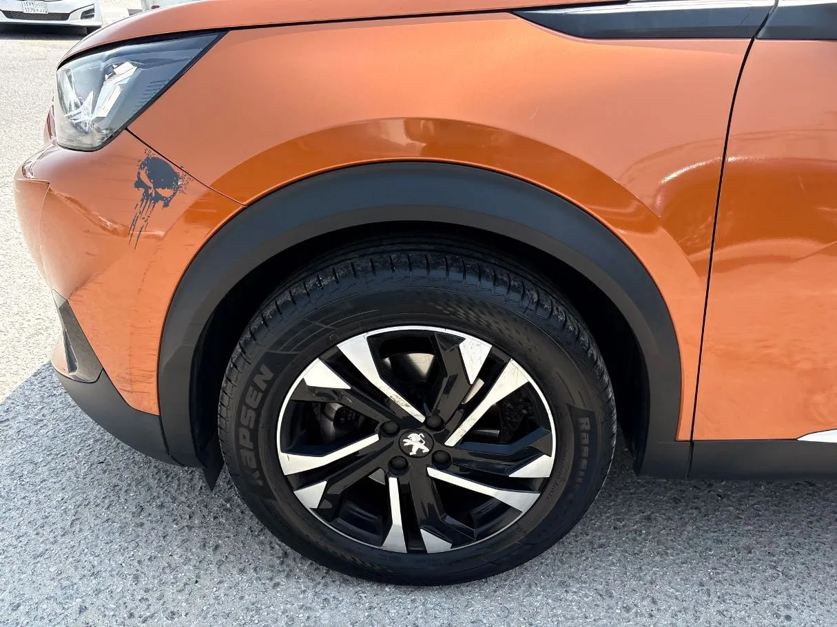Car image 9