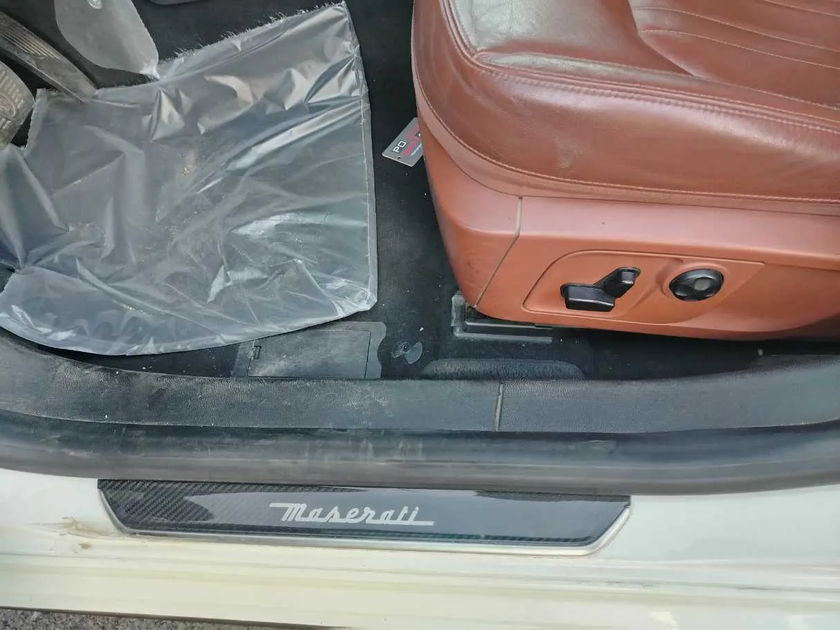 Car image 33