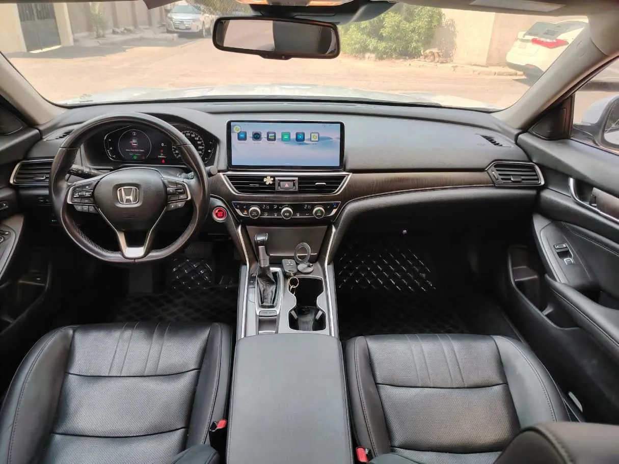 Car image 20