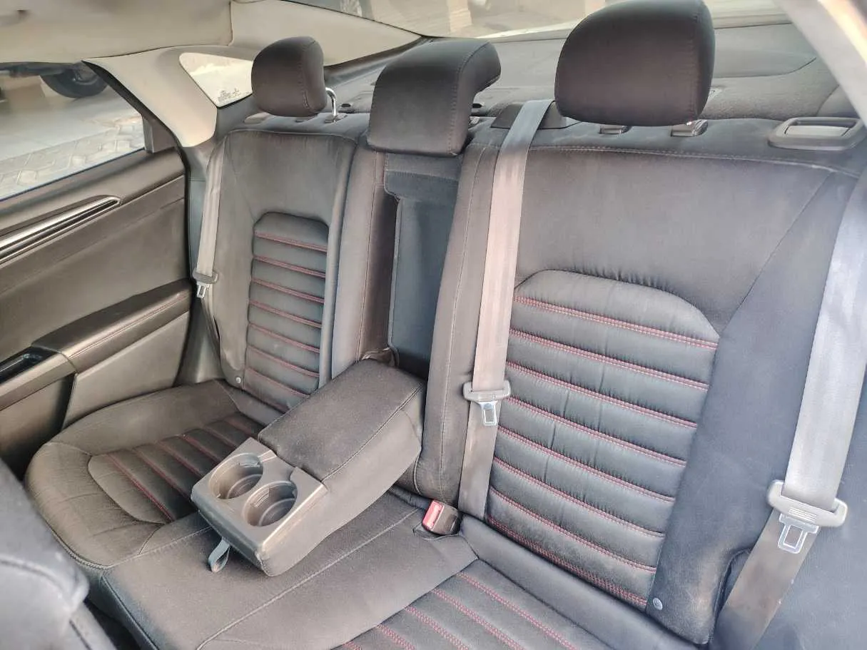 Car image 15