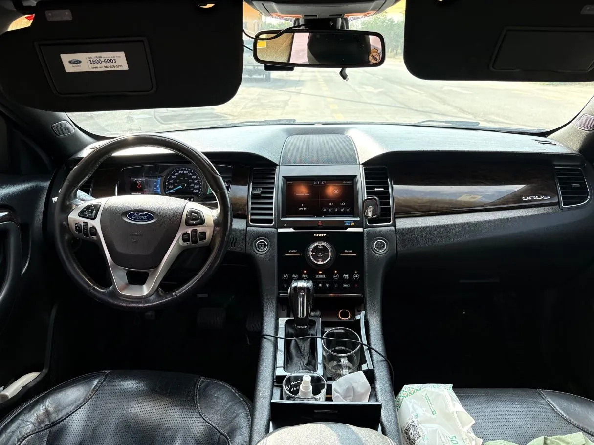 Car image 19