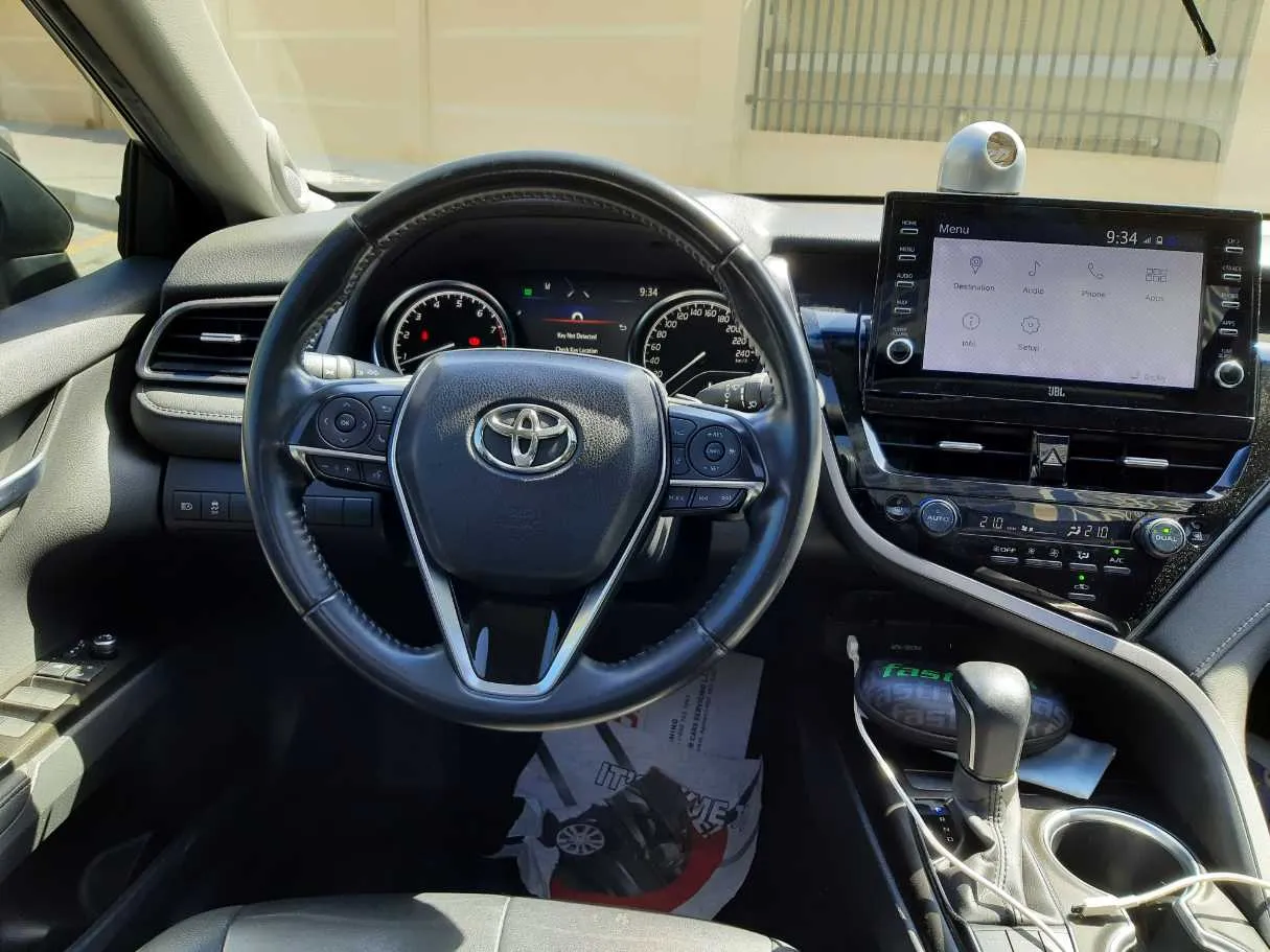 Car image 17
