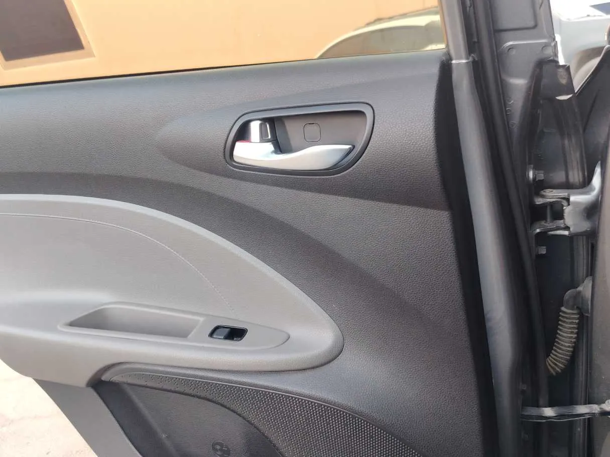 Car image 25