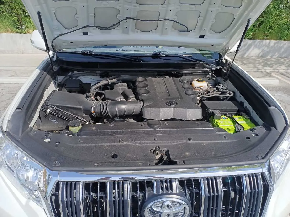 Car image 24