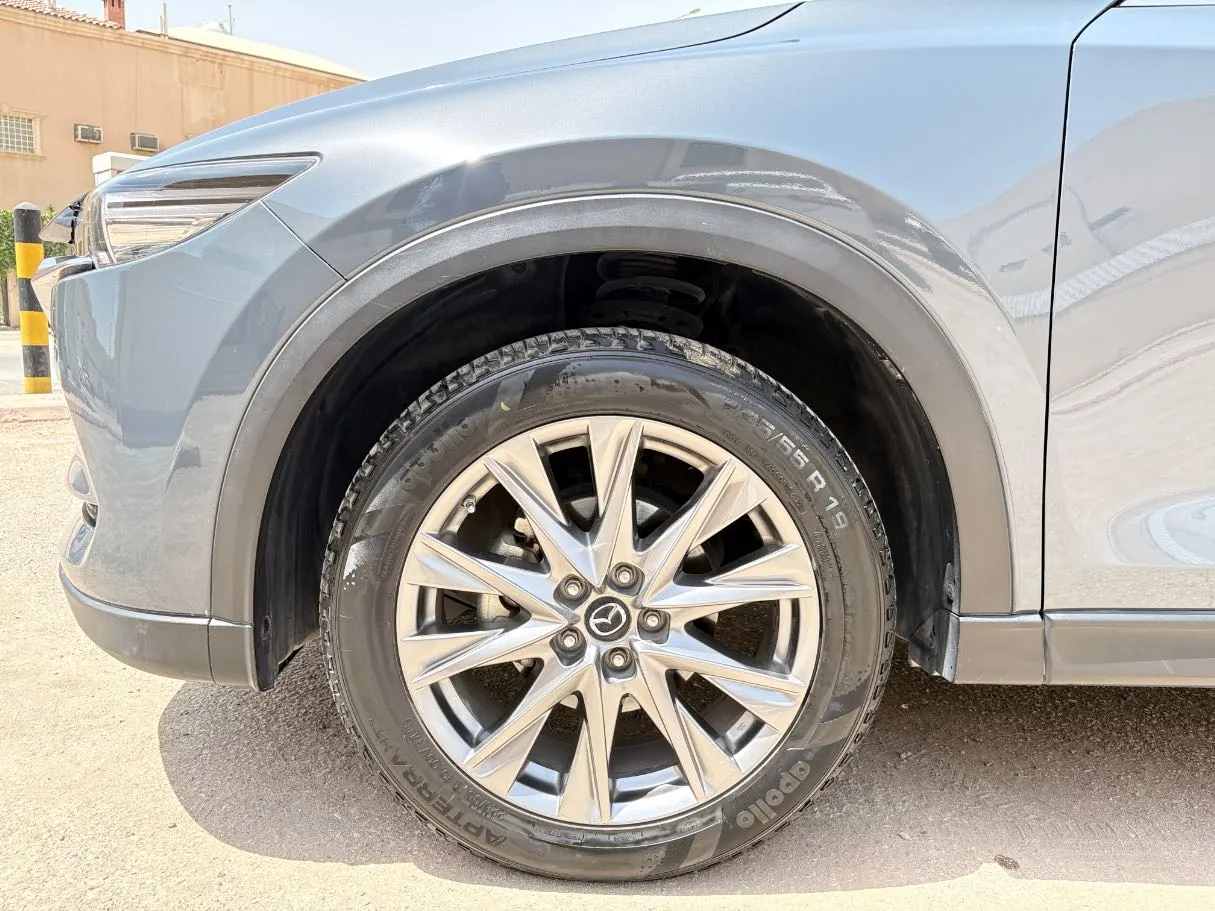 Car image 9