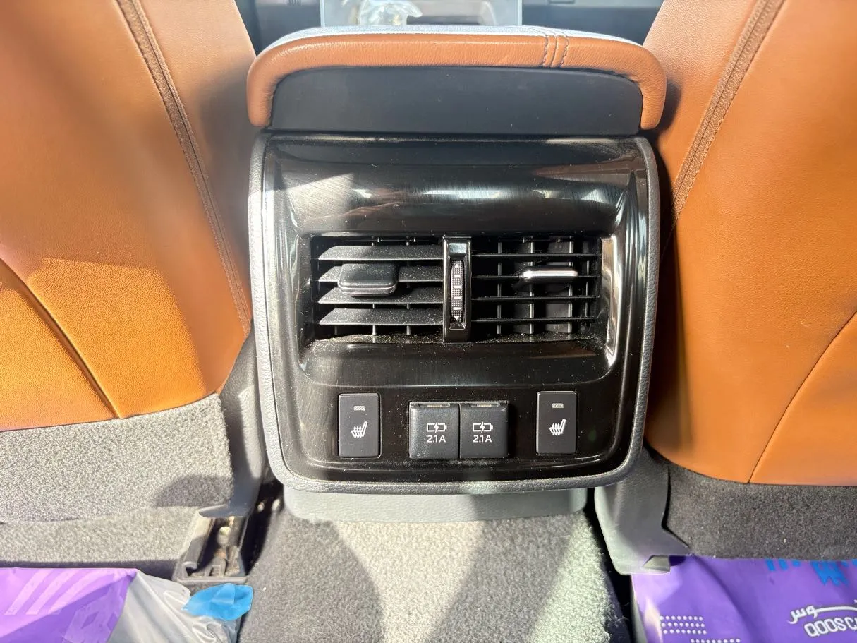 Car image 28