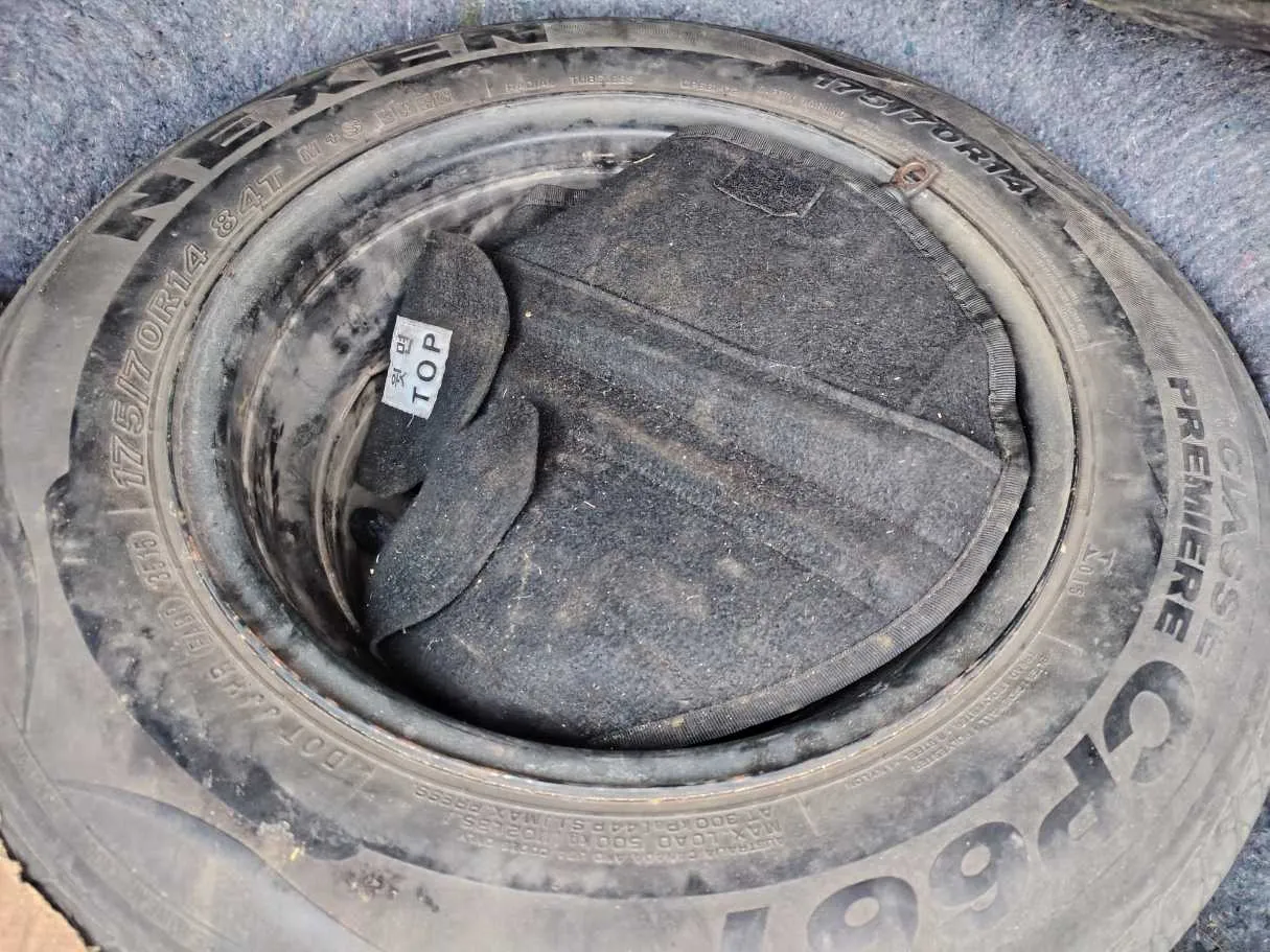 Car image 26