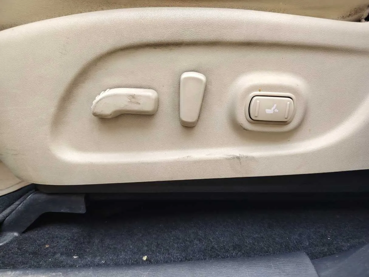Car image 27