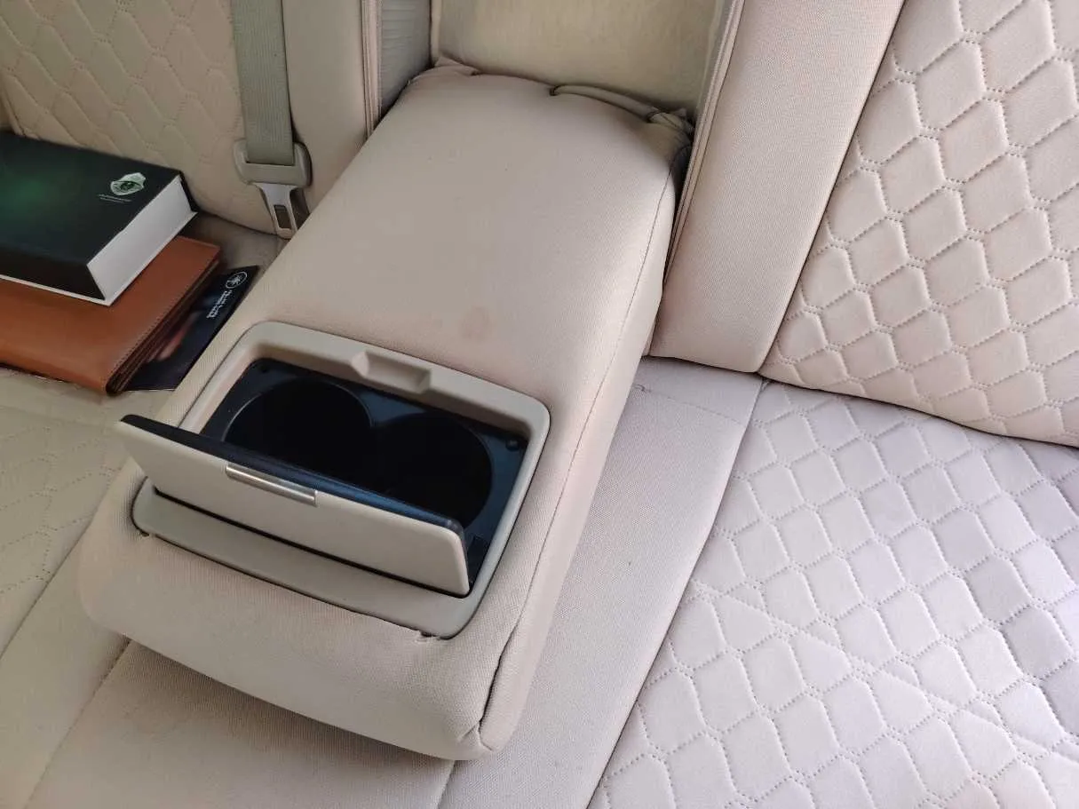 Car image 29