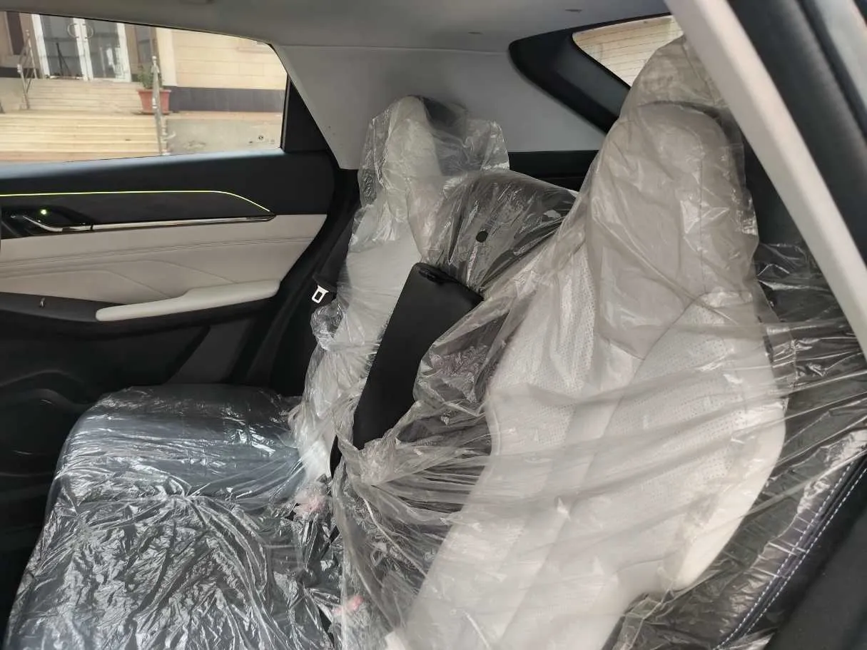 Car image 16