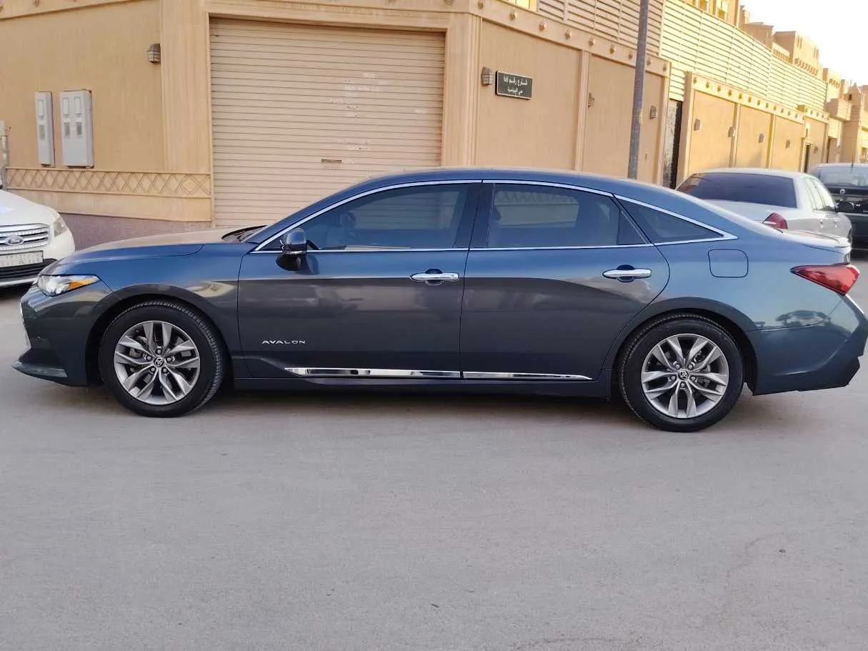 Car image 8