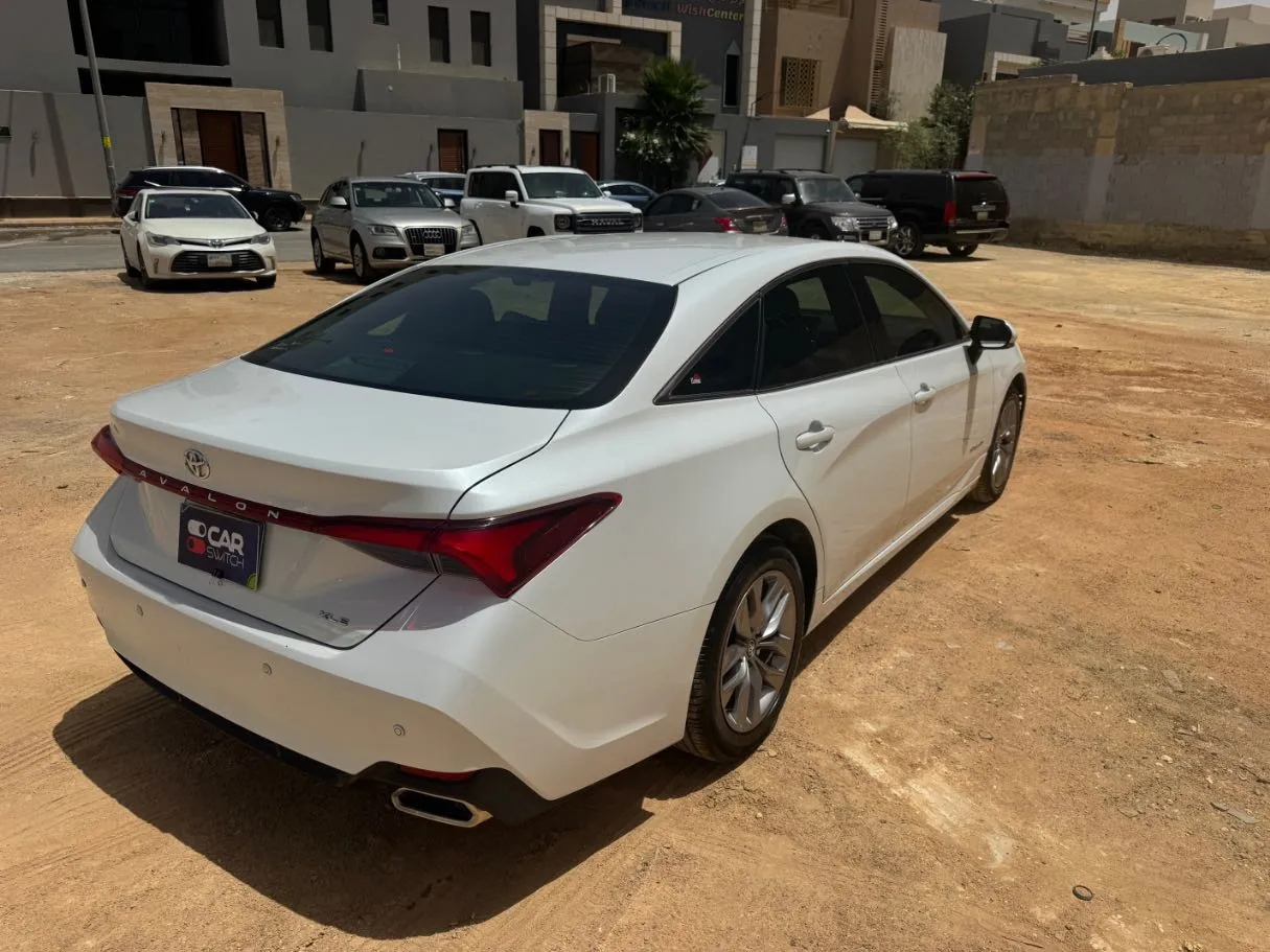 Car image 5