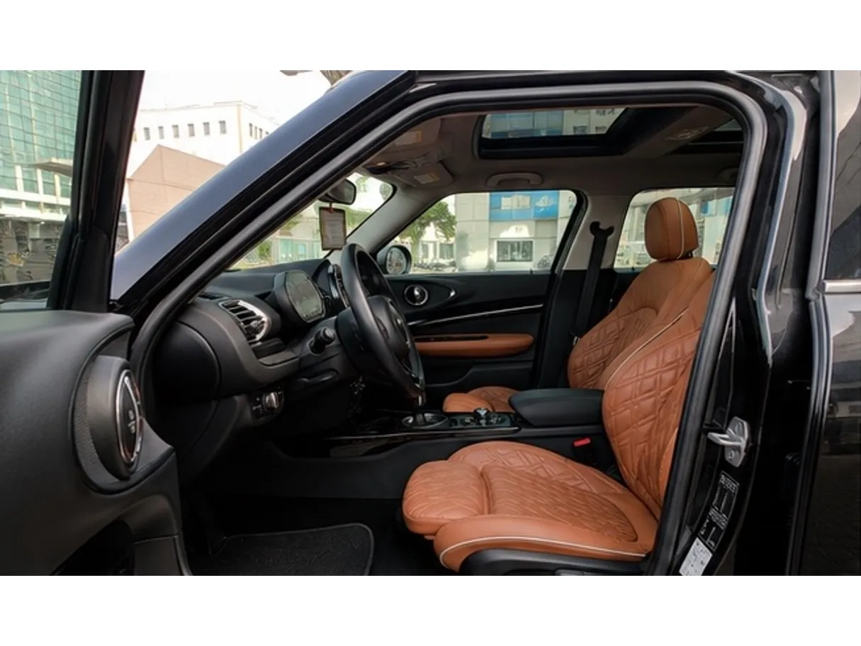 Car image 11