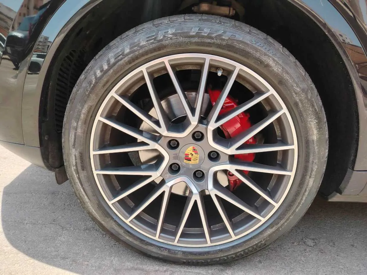 Car image 10