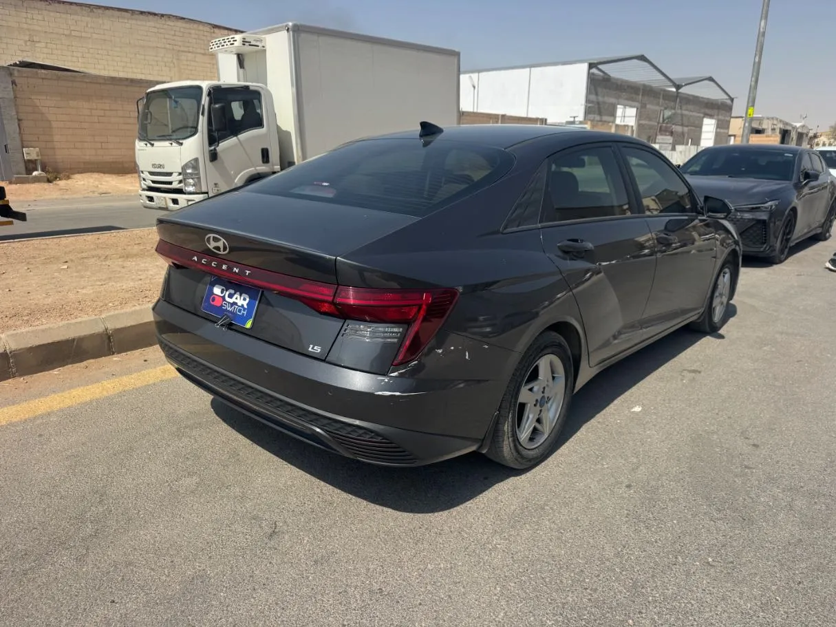 Car image 5
