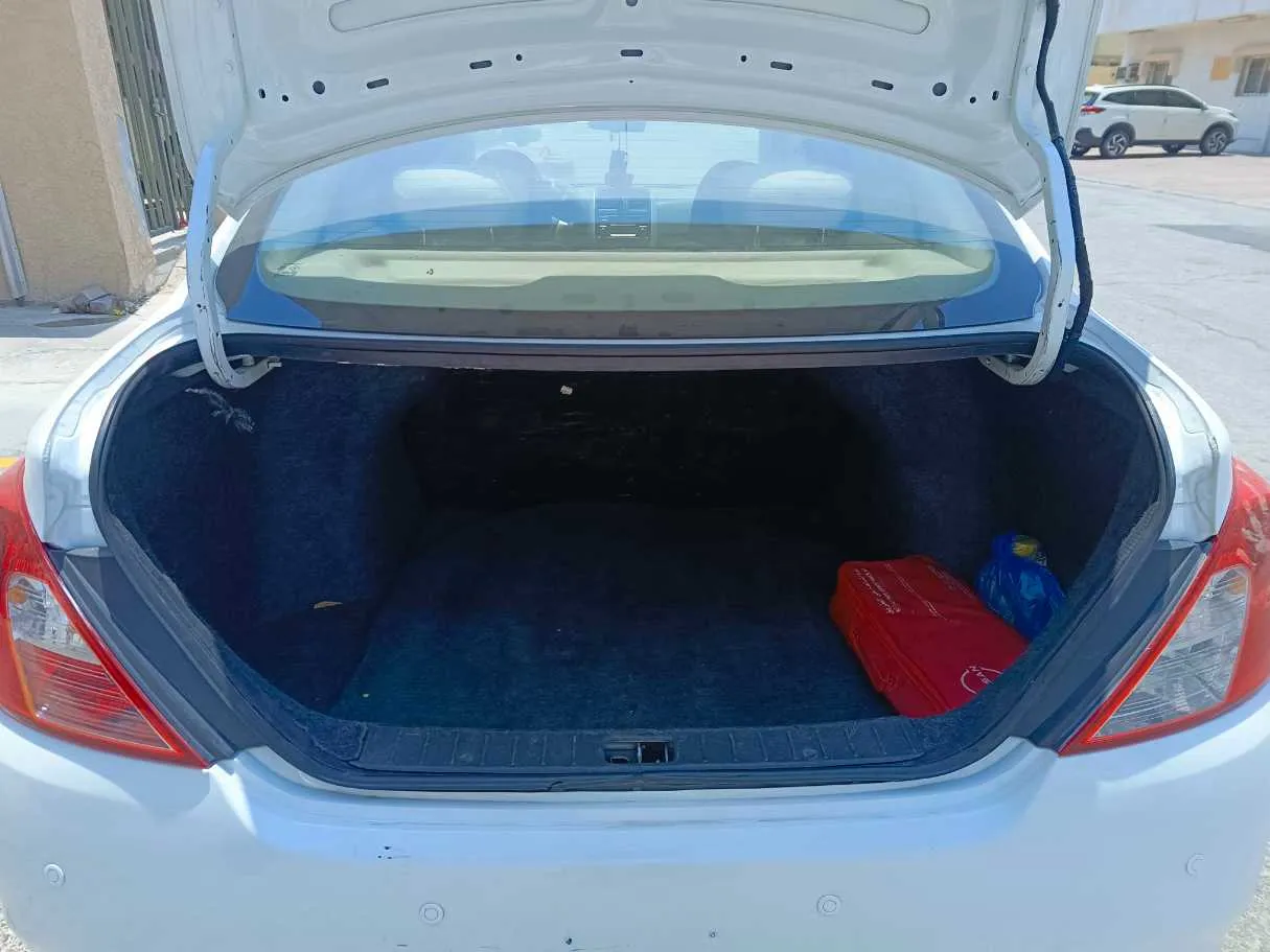 Car image 27