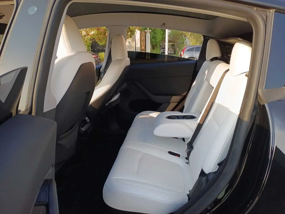 Car image 13