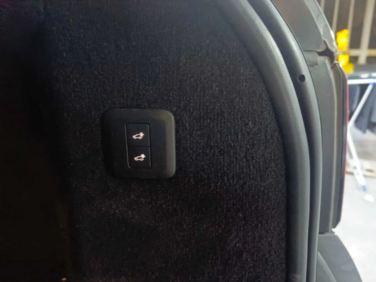 Car image 36