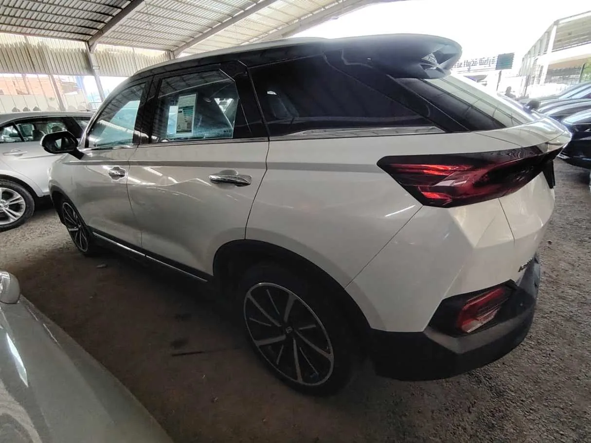 Car image 7