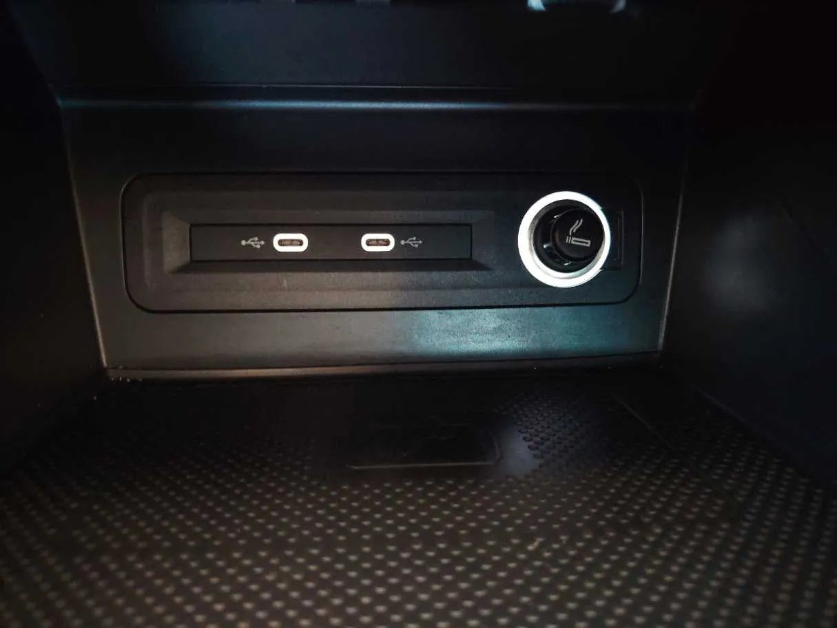 Car image 33