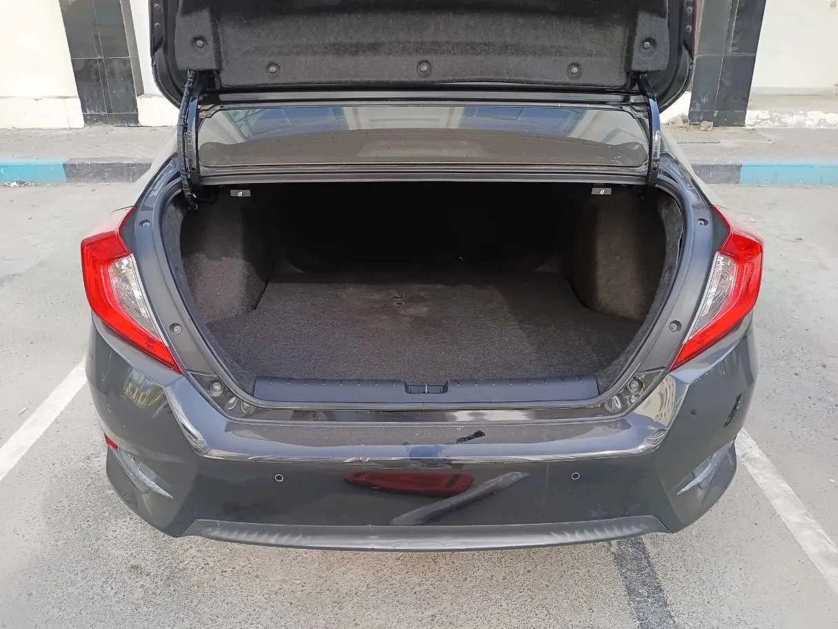 Car image 19