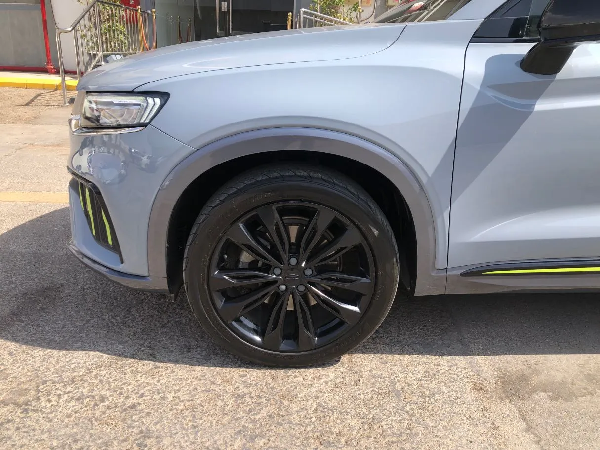 Car image 9