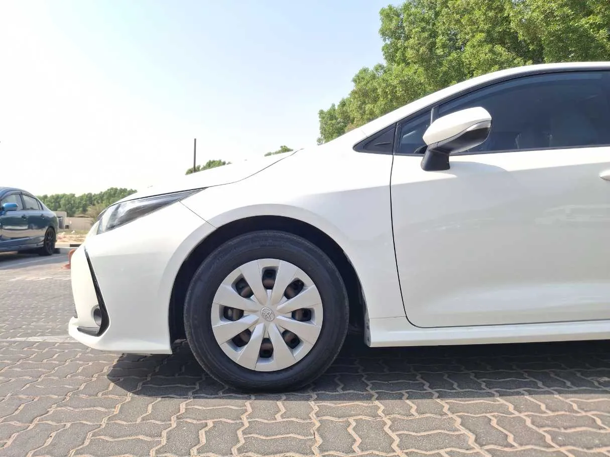 Car image 9