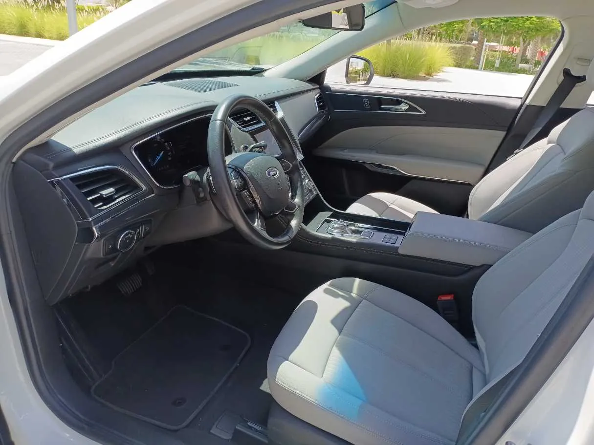 Car image 11