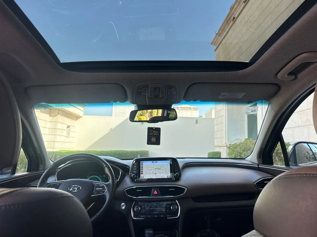 Car image 14
