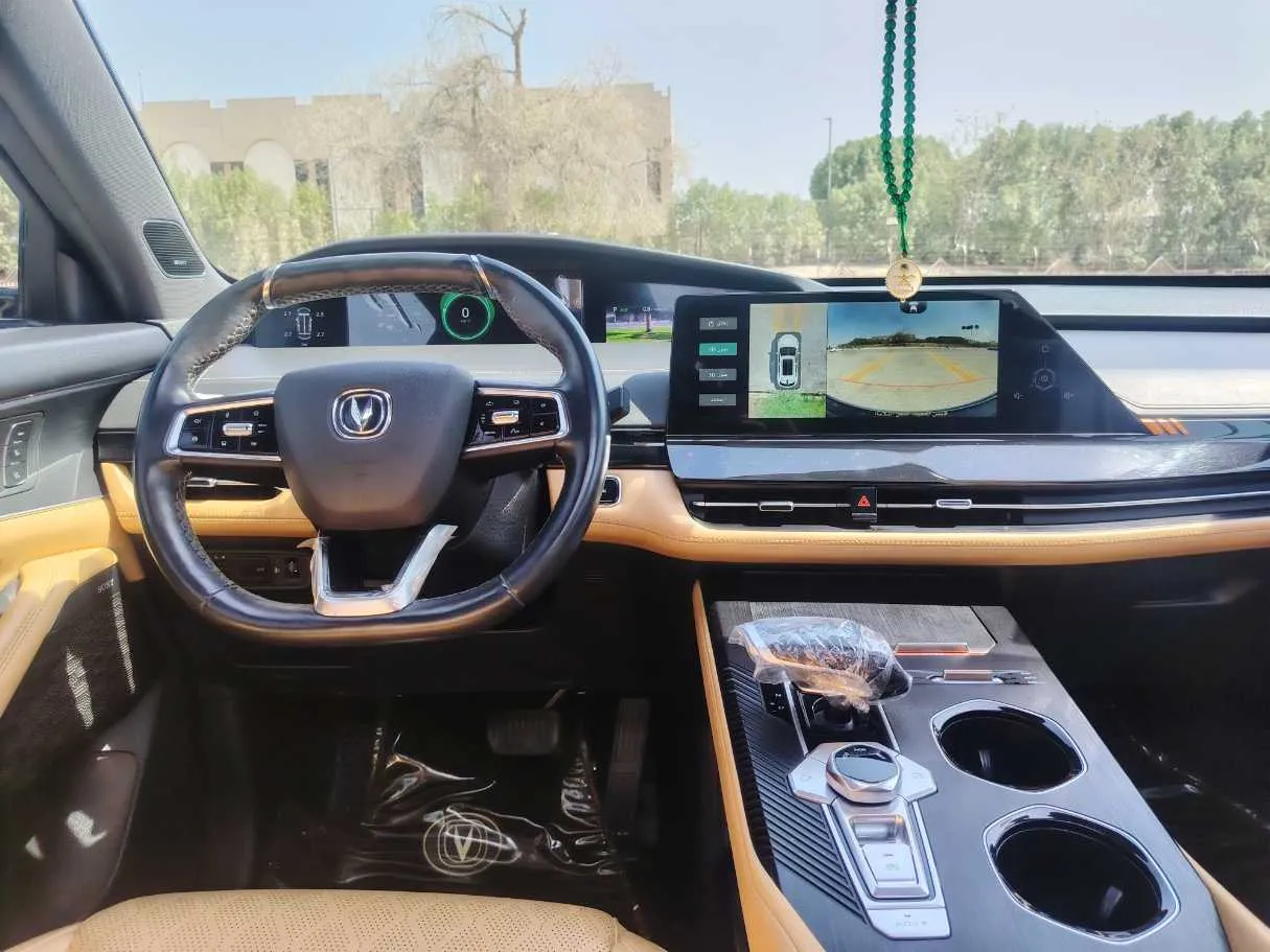 Car image 19