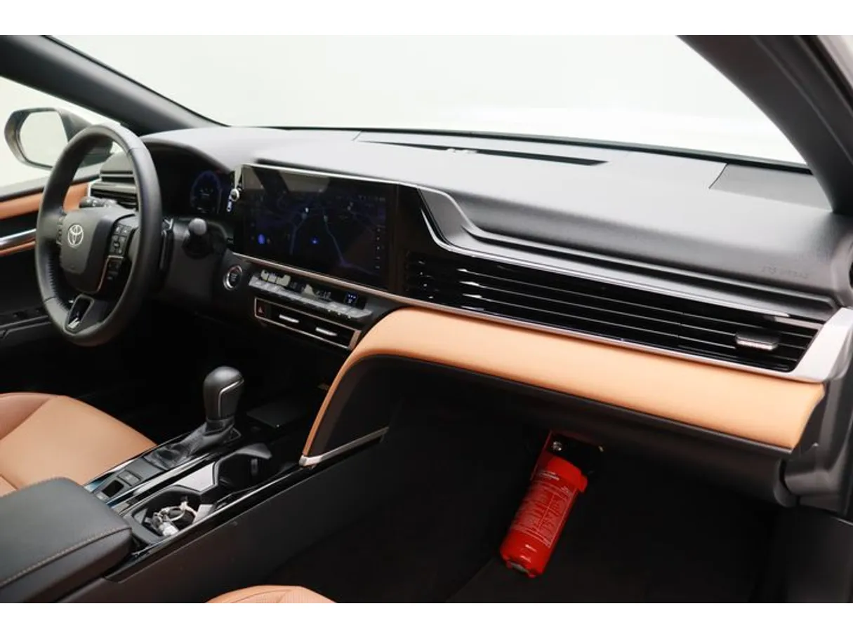 Car image 10