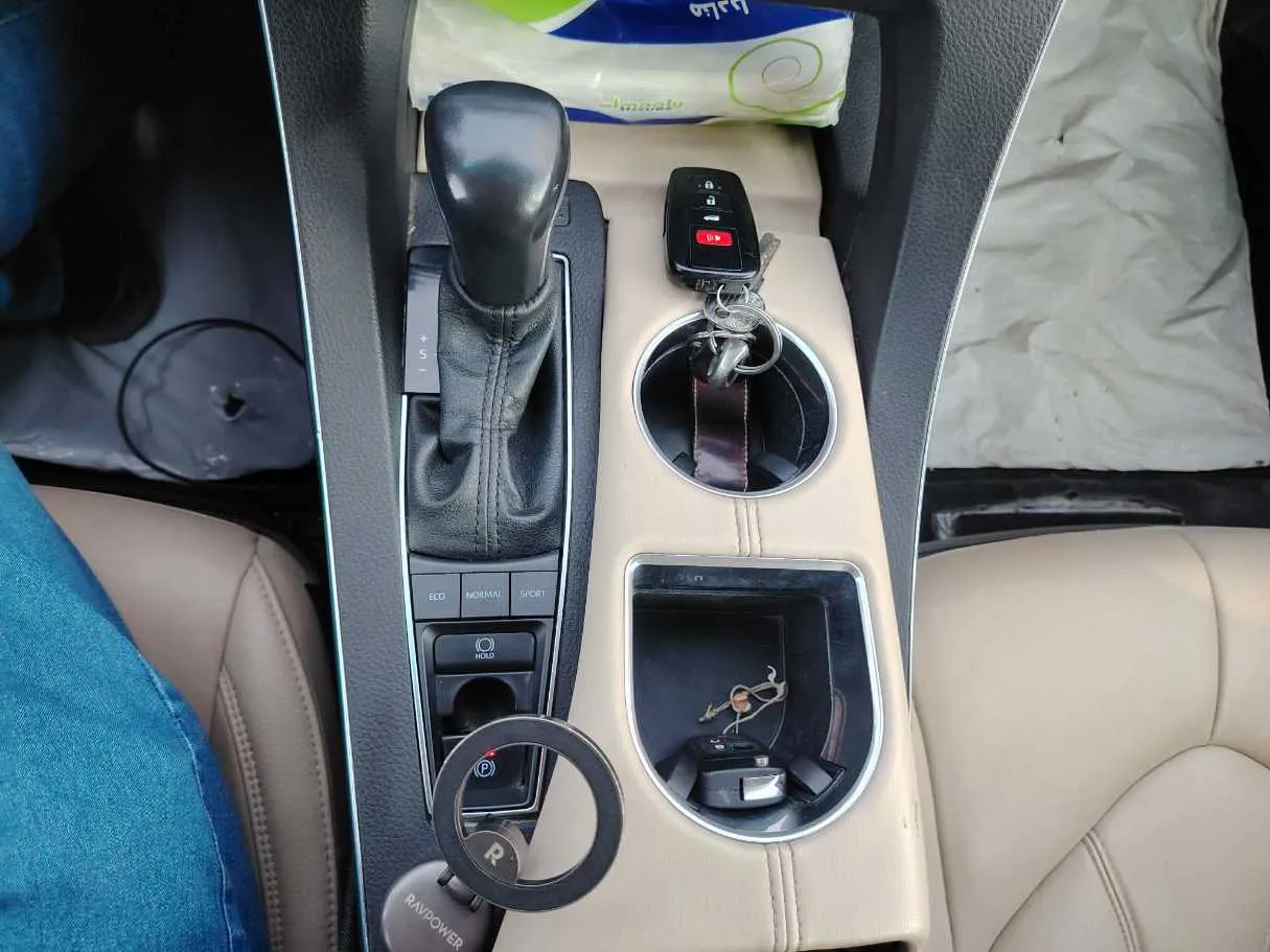 Car image 23