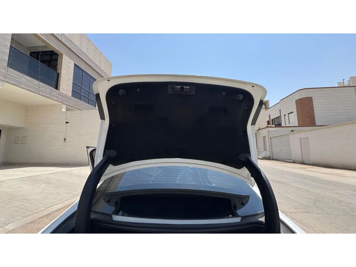 Car image 21