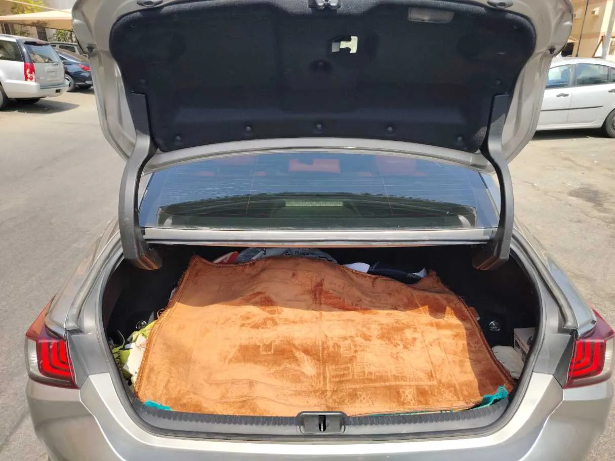 Car image 26
