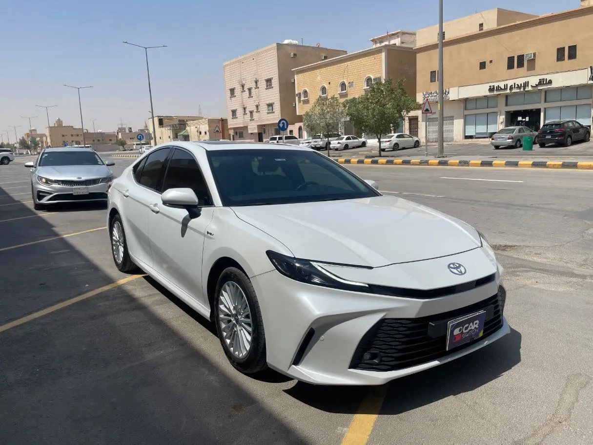 Car image 3