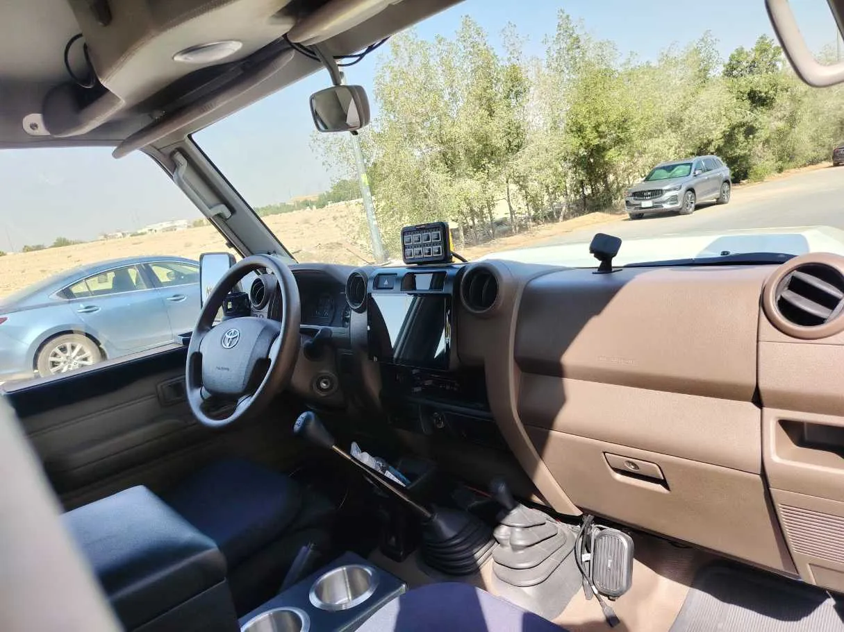 Car image 16