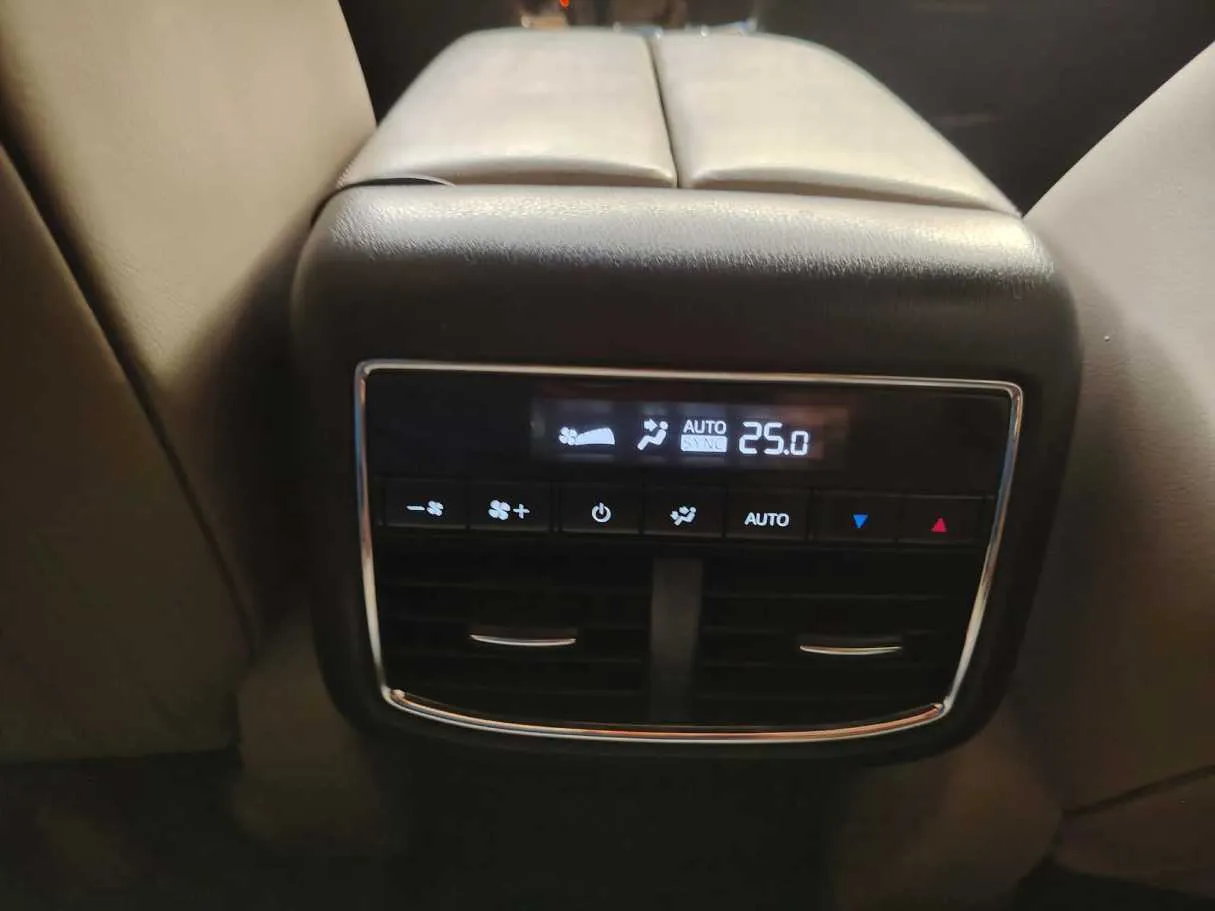 Car image 37