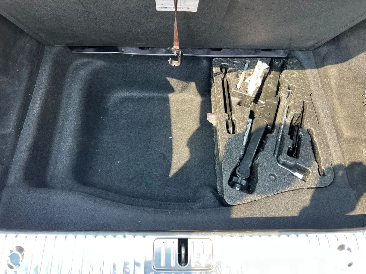 Car image 29