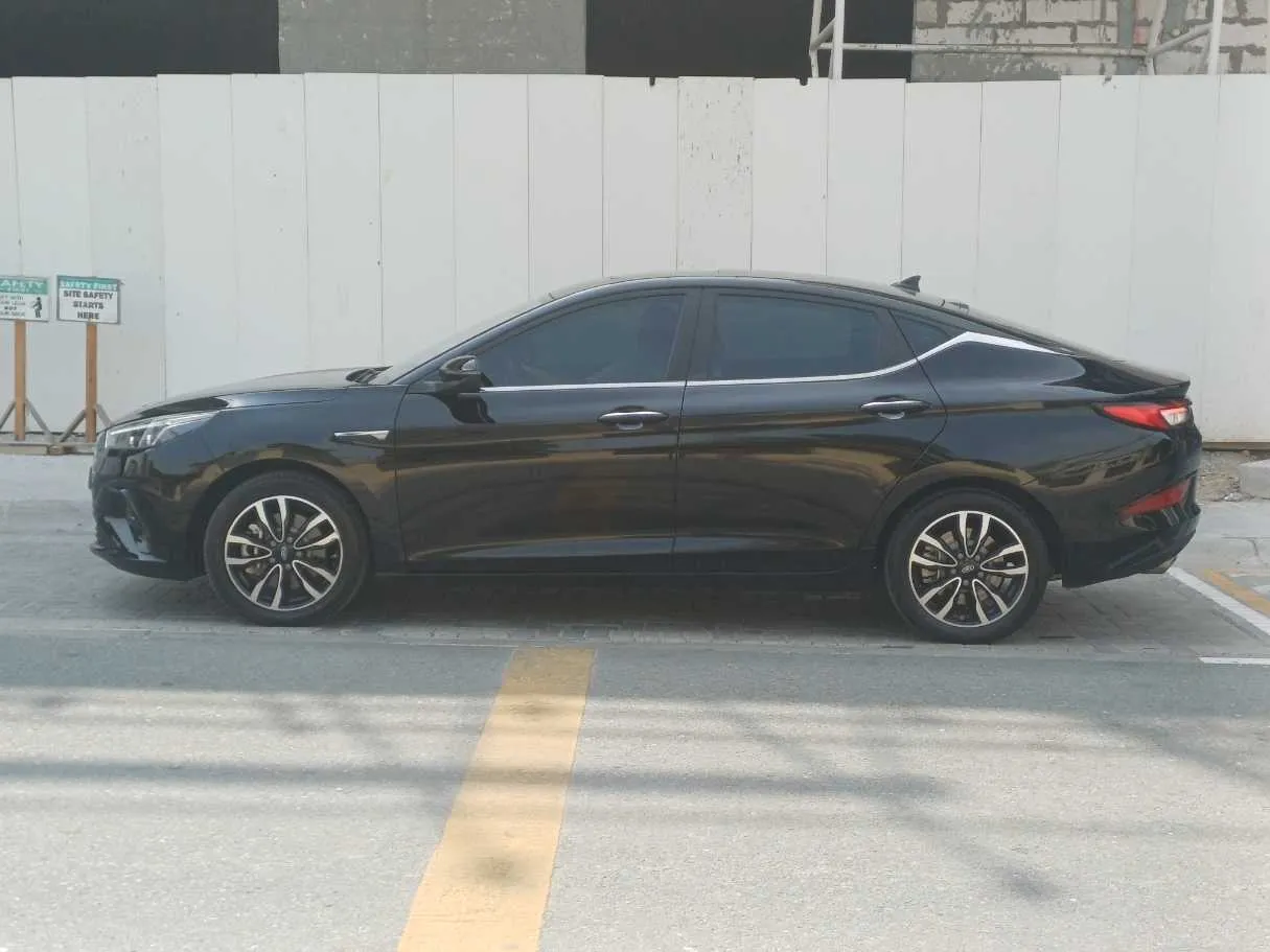Car image 4