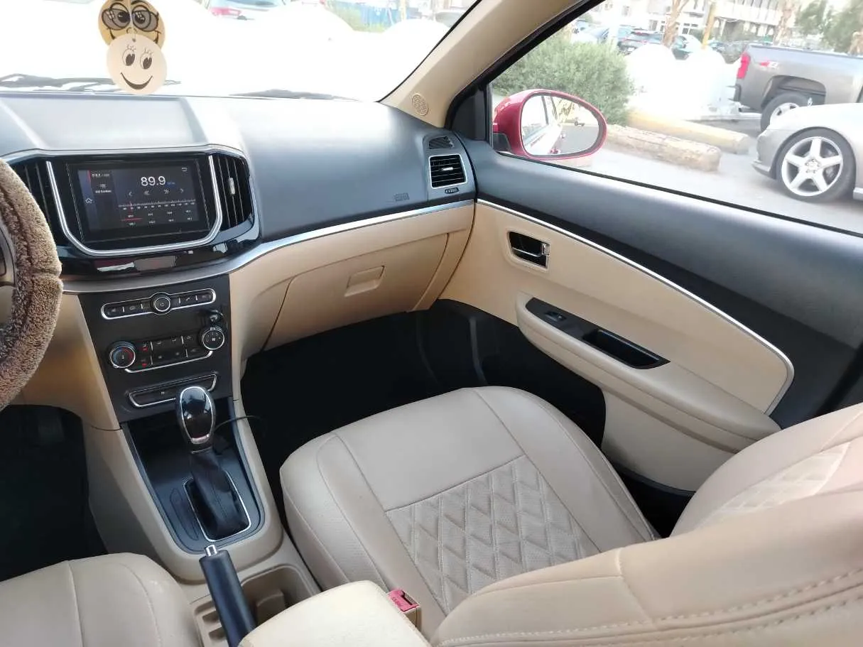 Car image 37