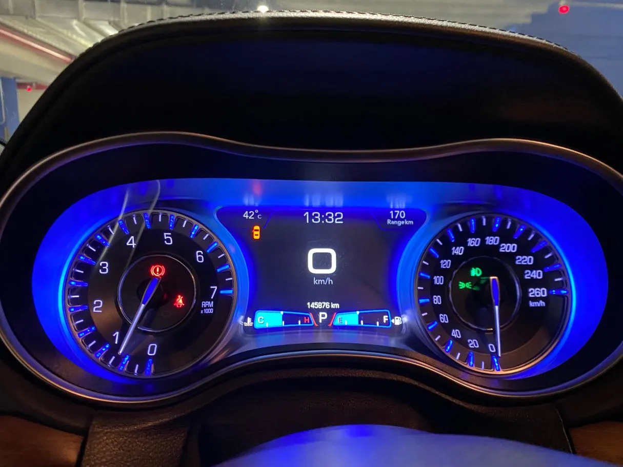 Car image 16