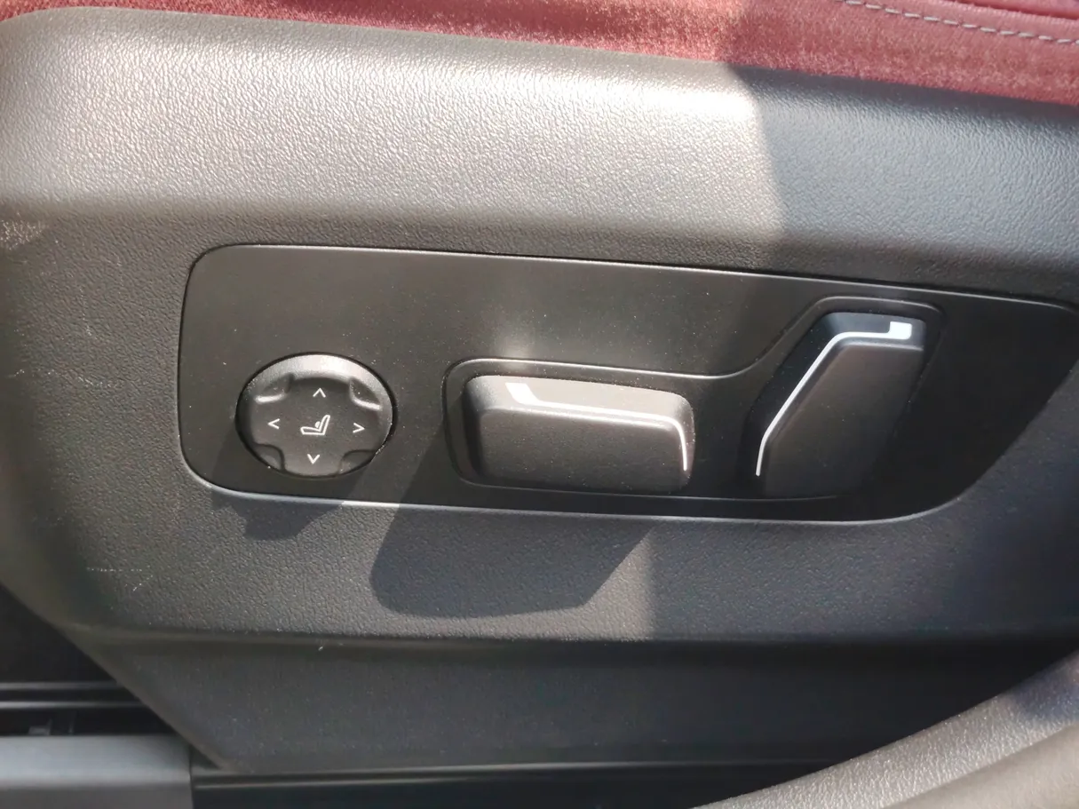 Car image 29